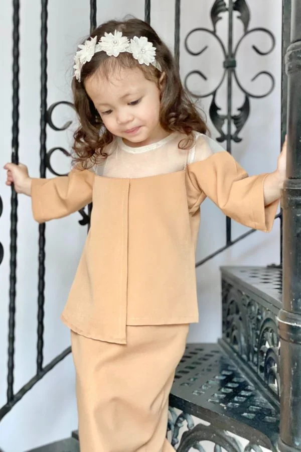 Dina - Brown