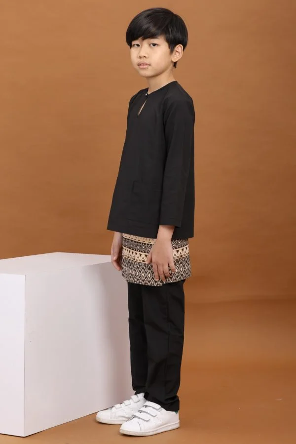 Fadh - Black